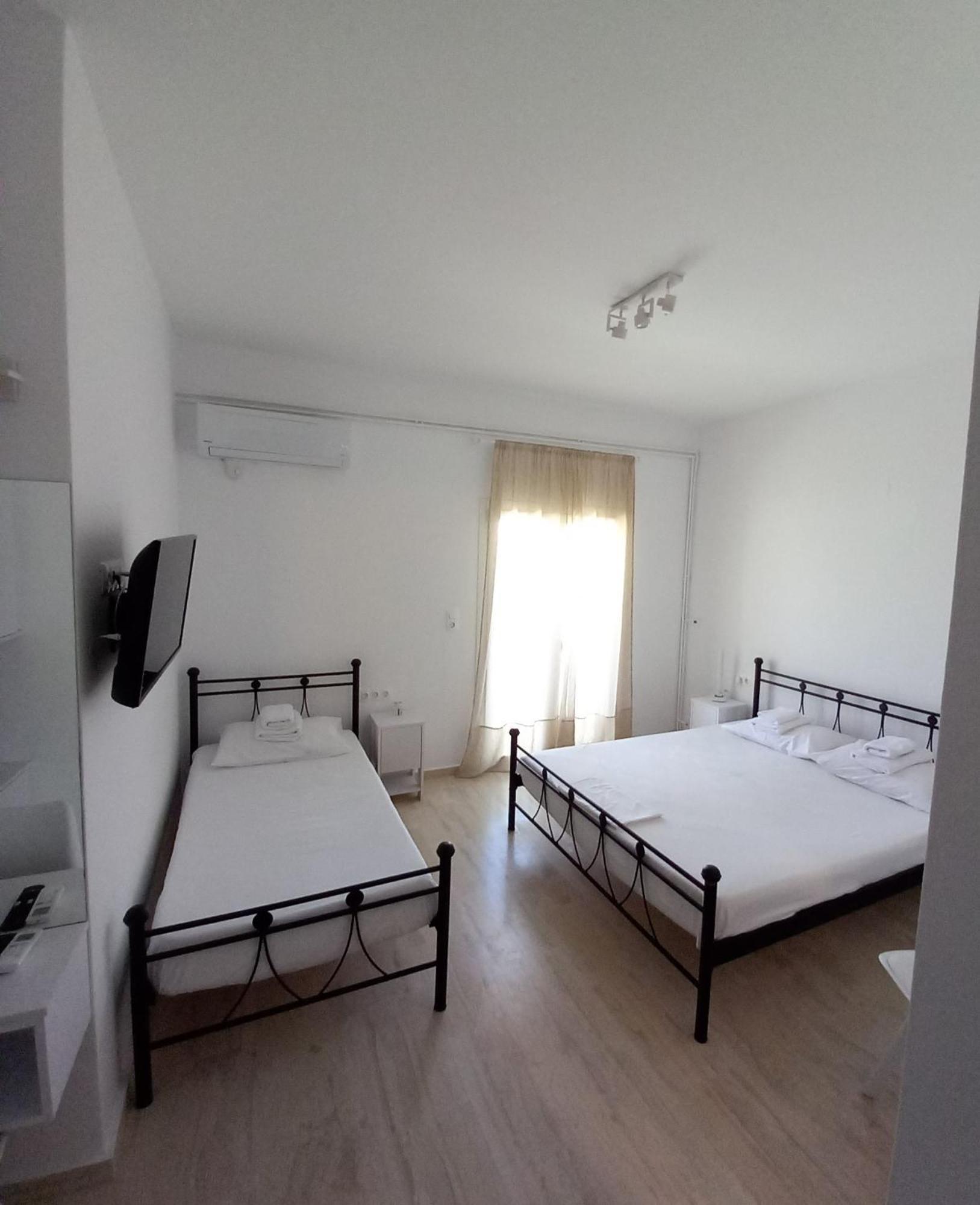 Naias Hotel Livadi  ภายนอก รูปภาพ