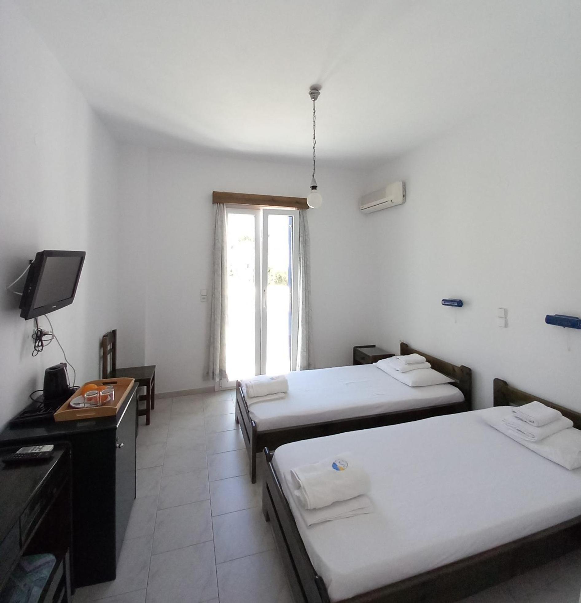 Naias Hotel Livadi  ภายนอก รูปภาพ